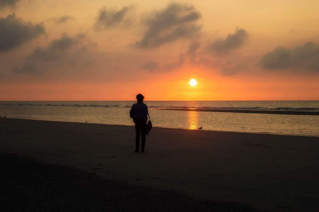 Strand en zee als uitnodiging om rustig samen op weg te gaan